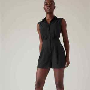 ATHLETA Brooklyn Romper Black Shorts Cinched Waist Women’s Size 4 Athleisure